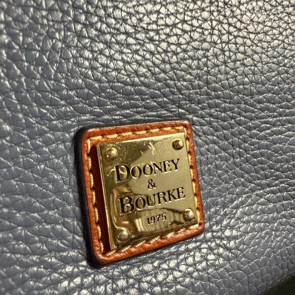 Dooney & Bourke Pebbled Leather Crossbody Bag Gray/brown Size Medium - Picture 2 of 9